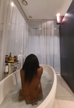 Escort model Amber Adam in Dubai