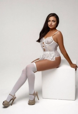 Escort model Stella in Manama