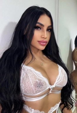 Escort model Nicol in Manama