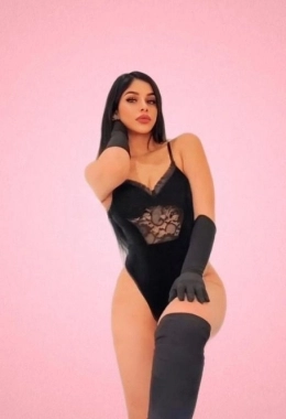 Gabriela にいるエスコートモデル ドバイ