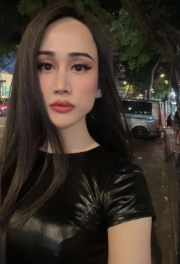 Escort model Helen in Singapore City