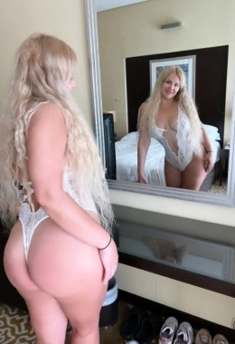 نموذج إسكورت Ella في دبي