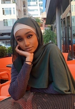 Escort model Hig in Muscat