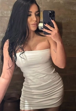 Escort model Karinna in Istanbul