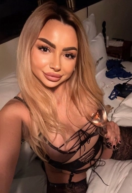 Escort model Alena Diamond in Geneva