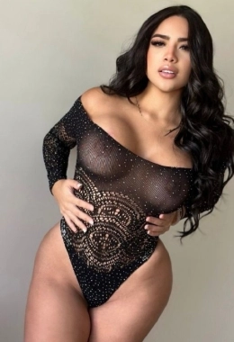 Escort model Mariana in Dubai