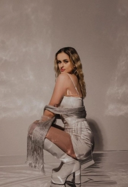 Escort model Julia in Christchurch