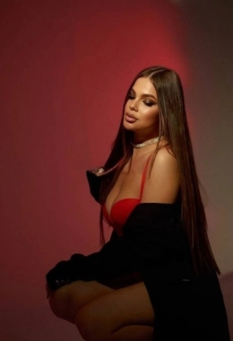 Escort model Lisa in Paris