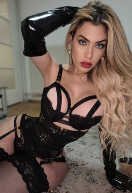 Escort model Eva Kant Dominatix in Paris