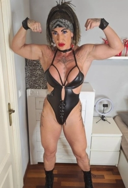 Escort model Danaxmuscles in London