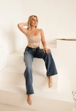 Escort model Angelina in Singapore City