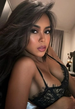 Escort model Helen in Dubai