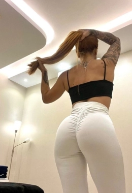 Escort model Yasmin in Dublin